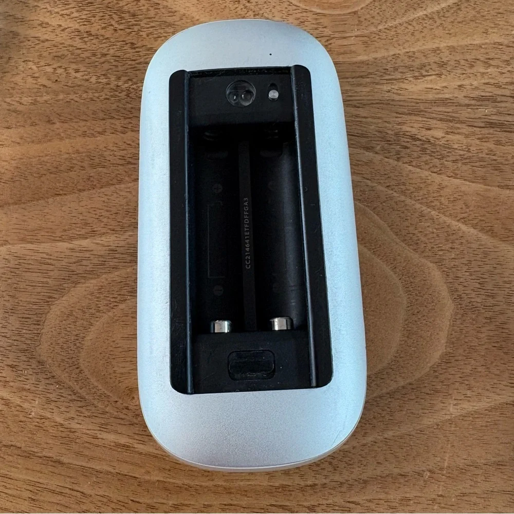 Apple Wireless Touch Magic Mouse in White